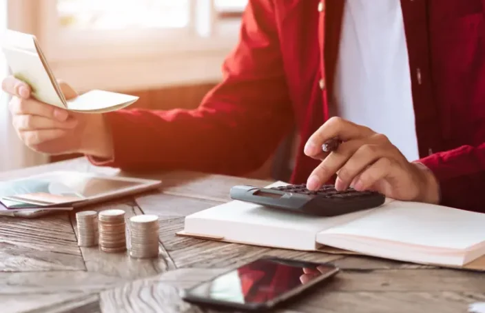 Calculator tallying credit score